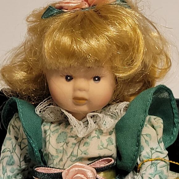 Artmark 1998 Crowne Fine Porcelain Dolls Candy New, with tag - Picture 11 of 15